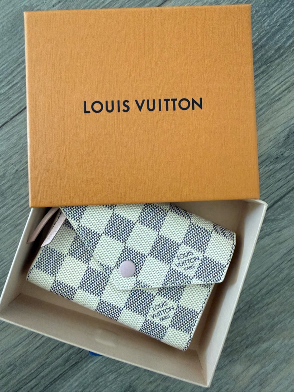 Louis Vuitton Damier Azur Small Wallet in Cream and Pink Snap - Picture 2 of 5
